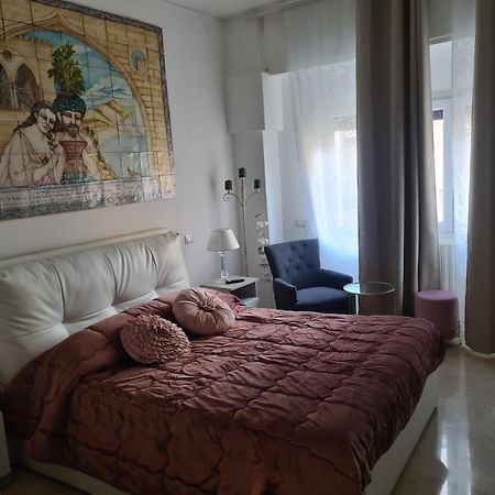 Ruggero Settimo Gallery Bed & Breakfast Palermo Bilik gambar